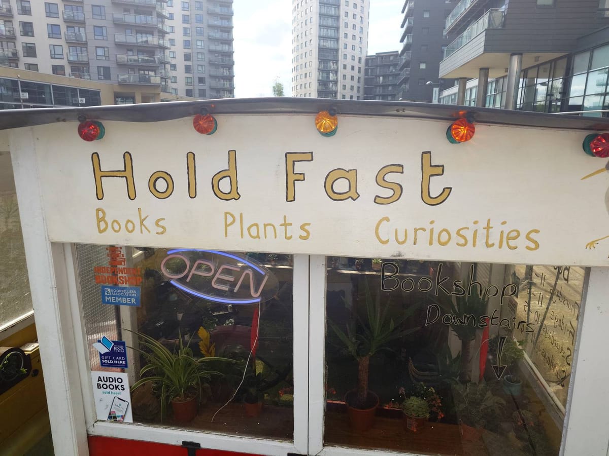 I visited a bookshop boat.